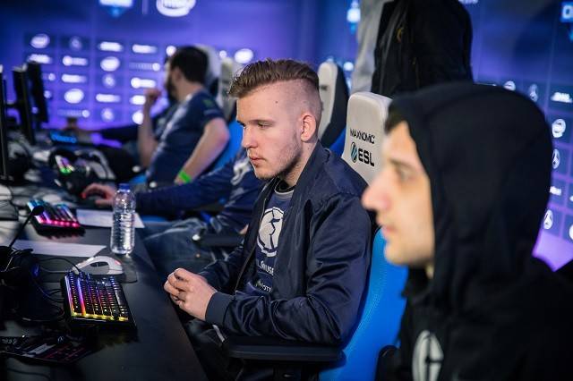 随后利用对 随后利用对